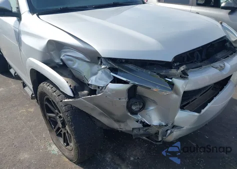 2020 Toyota 4Runner Sr5 Premium z USA, uszkodzony, nr VIN JTEBU5JR0L5805569